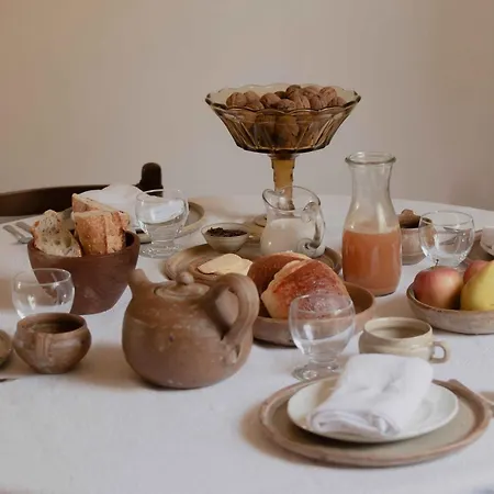 Maison Gamboia, 5 chambres d'hôtes de charme et résidence d'artistes, au calme, vaste jardin fruitier-3