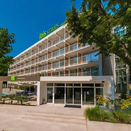 ibis Styles Golden Sands Roomer Hotel-3