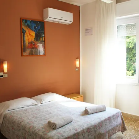 Hotel Pigalle-3
