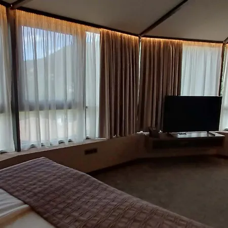 All Seasons Residence Design Hotel - Free Parking-3