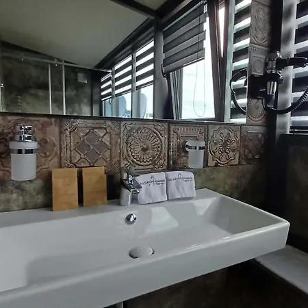 All Seasons Residence Design Hotel - Free Parking-2