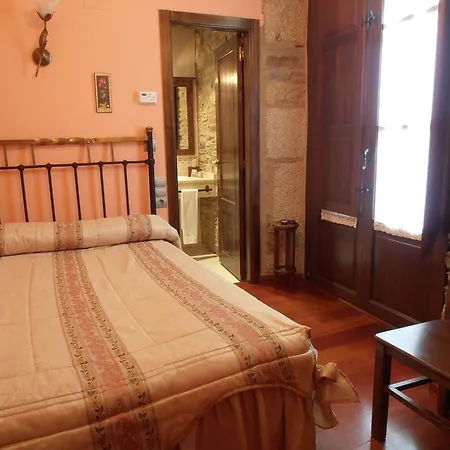 Hostal Virgen De La Encina-2