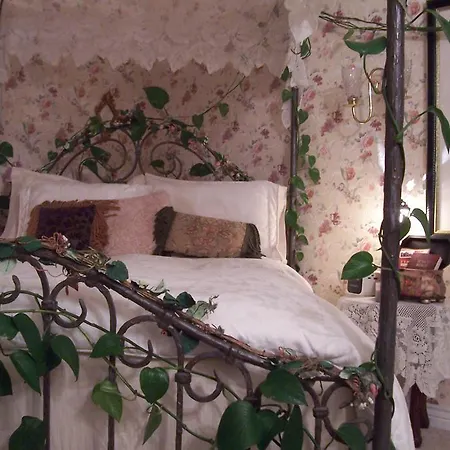 Wild Rose Manor Bed & Breakfast-3