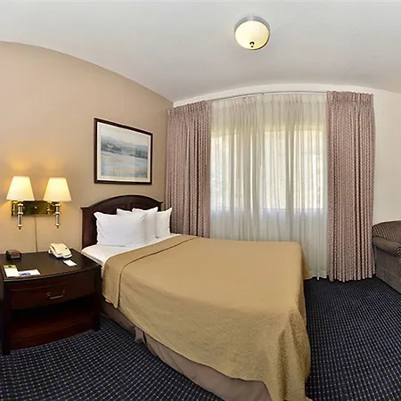 Quality Inn & Suites Oceanview-3