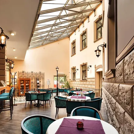 City Hotel Teater-2