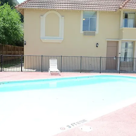 Memorial Inn And Suites-3