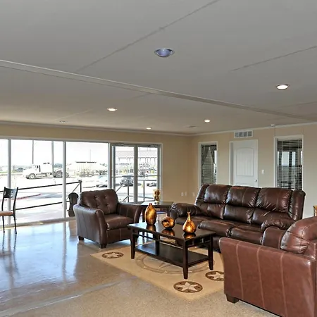 Instalodge Hotel And Suites Karnes City-3