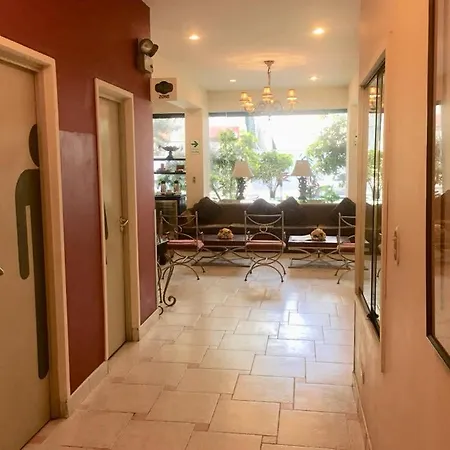Leon De Oro Inn & Suites-2