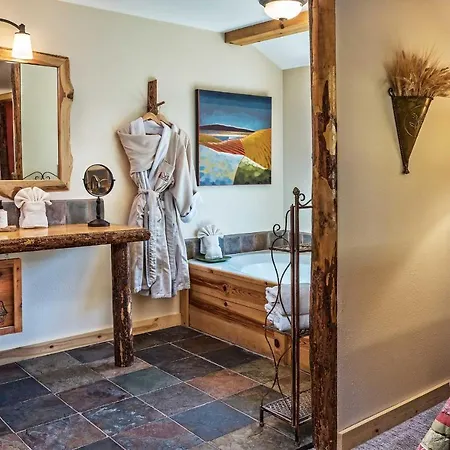 Carson Ridge Luxury Cabins-3