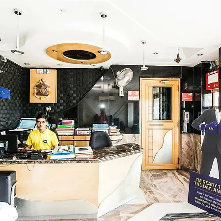 Fabhotel Shivangan Kolkata Airport - Fully Vaccinated Staff-3