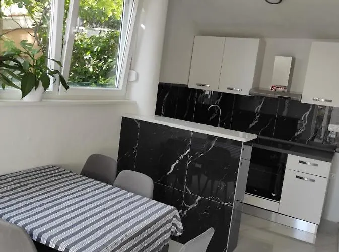 Apartments Pomalo Makarska