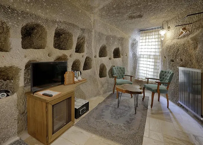 Hera Cave Suites