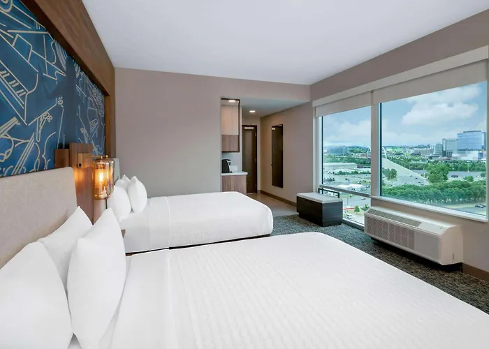 La Quinta Inn & Suites By Wyndham Nashville Downtown Stadium
