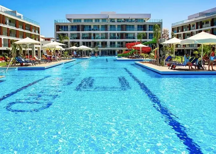 Courtyard Long Beach Holiday Resort