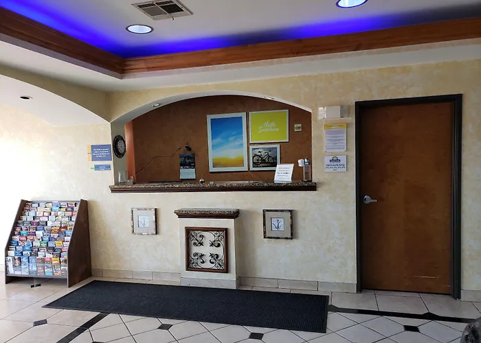 Days Inn & Suites By Wyndham Cleburne Tx