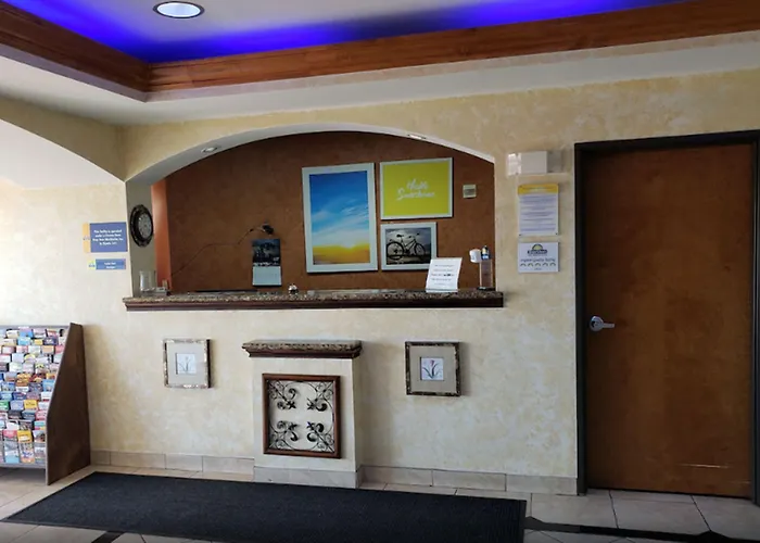 Days Inn & Suites By Wyndham Cleburne Tx