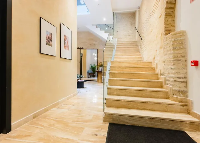 Luxury Apartment Overlooking Casa Pilatos