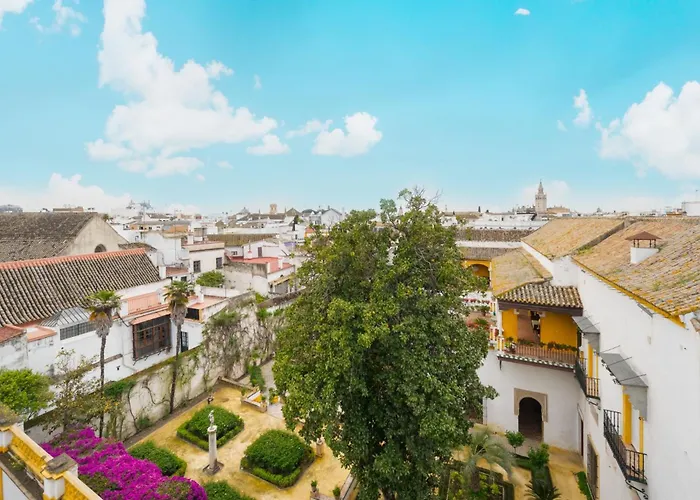 Luxury Apartment Overlooking Casa Pilatos