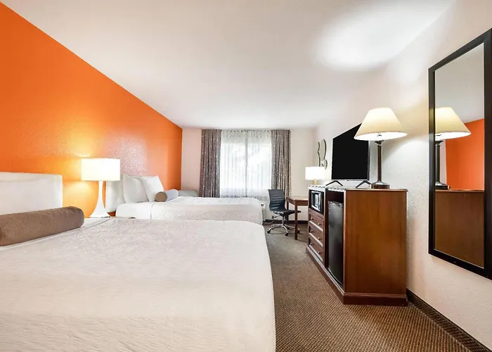Howard Johnson By Wyndham Oacoma Hotel & Suites
