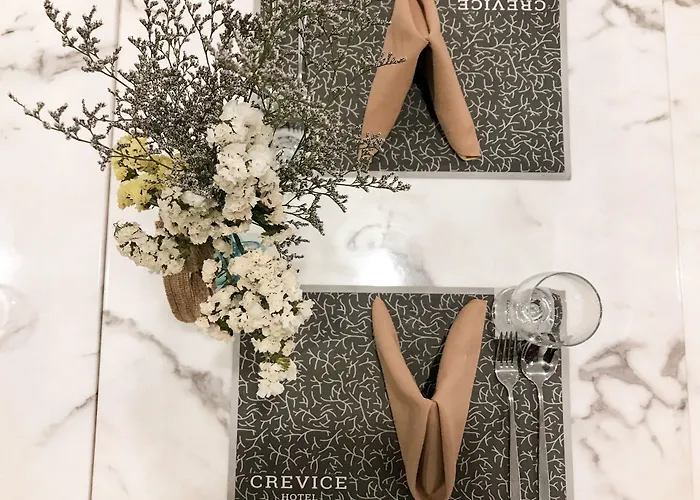 Crevice Hotel Davao