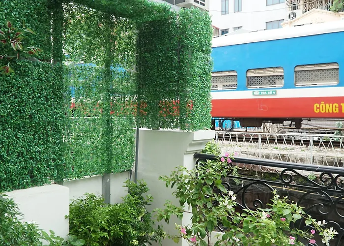 Hanoi La Cascada House & Travel