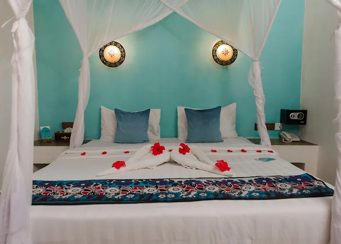 Emerald Palm Courtyard Hotel