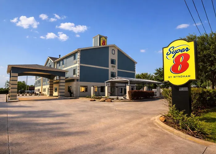 Super 8 By Wyndham Pasadena Hotel