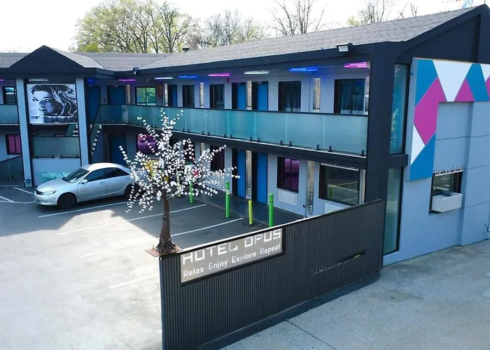 Hotel Opus Bronx Near Bay Plaza Mall New York