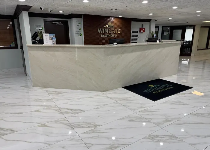 Wingate By Wyndham Livonia Hotel