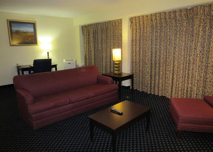 Atrium Hotel & Conference Center Hutchinson