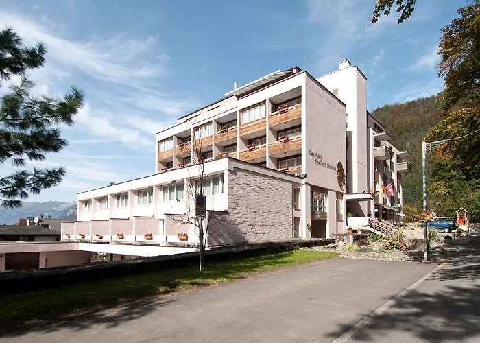 Hotel Sherlock Holmes & Khana Restaurant "Nur 200 M Zur Gondelbahn Hasliberg"
