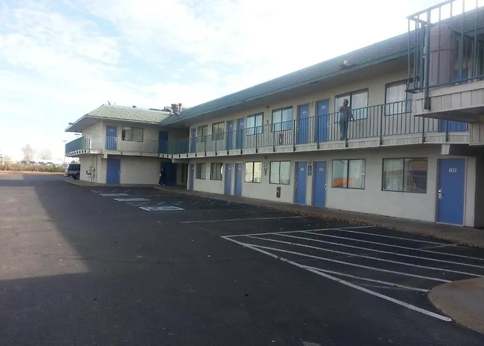 Super 7 Inn Joplin