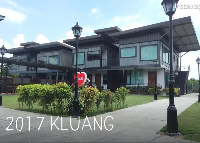 Kluang Container Swimming Pool Hotel